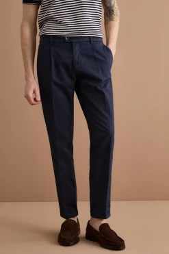 Pantalone Carrot in Misto Lino con Pinces e Risvolto - BLU